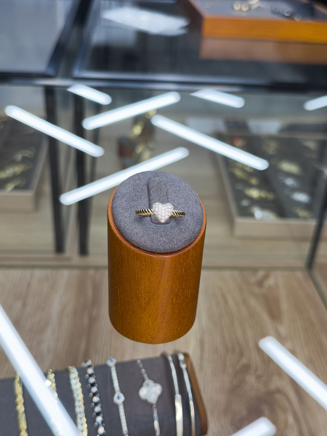 Anillo de Corazón Diamantado en Oro 10k Talla 8