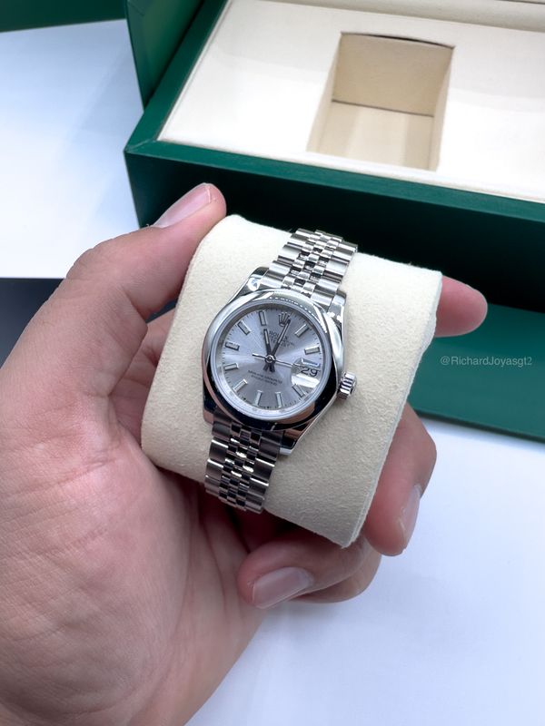 Rlex Lady-Datejust 28 mm Acero | Carátula Plateada y Pulsera Jubilee