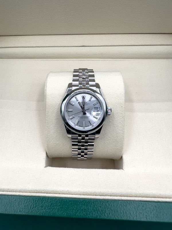 Rlex Lady-Datejust 28 mm Acero | Carátula Plateada y Pulsera Jubilee