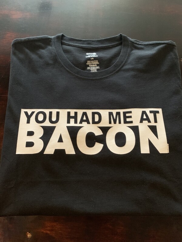 UNIsex T-Shirt. Black./ front print/large/