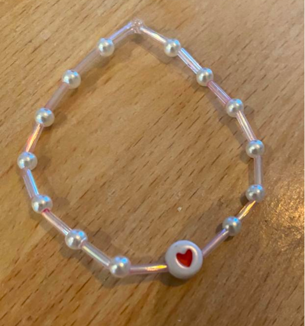 Armband met hartjeskraal