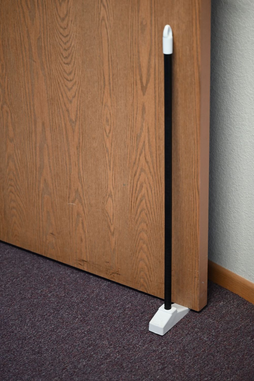 White base Black magnetic handle