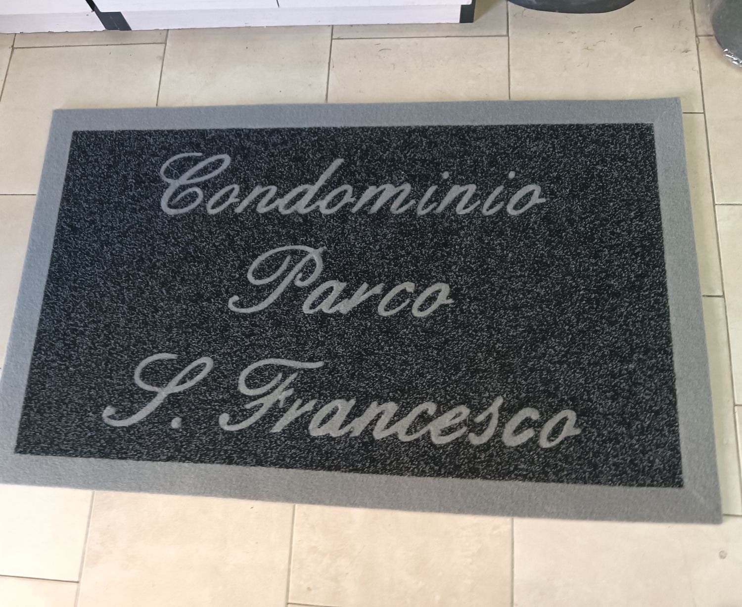 Zerbino Tappeto personalizzato intarsiato per condominio 