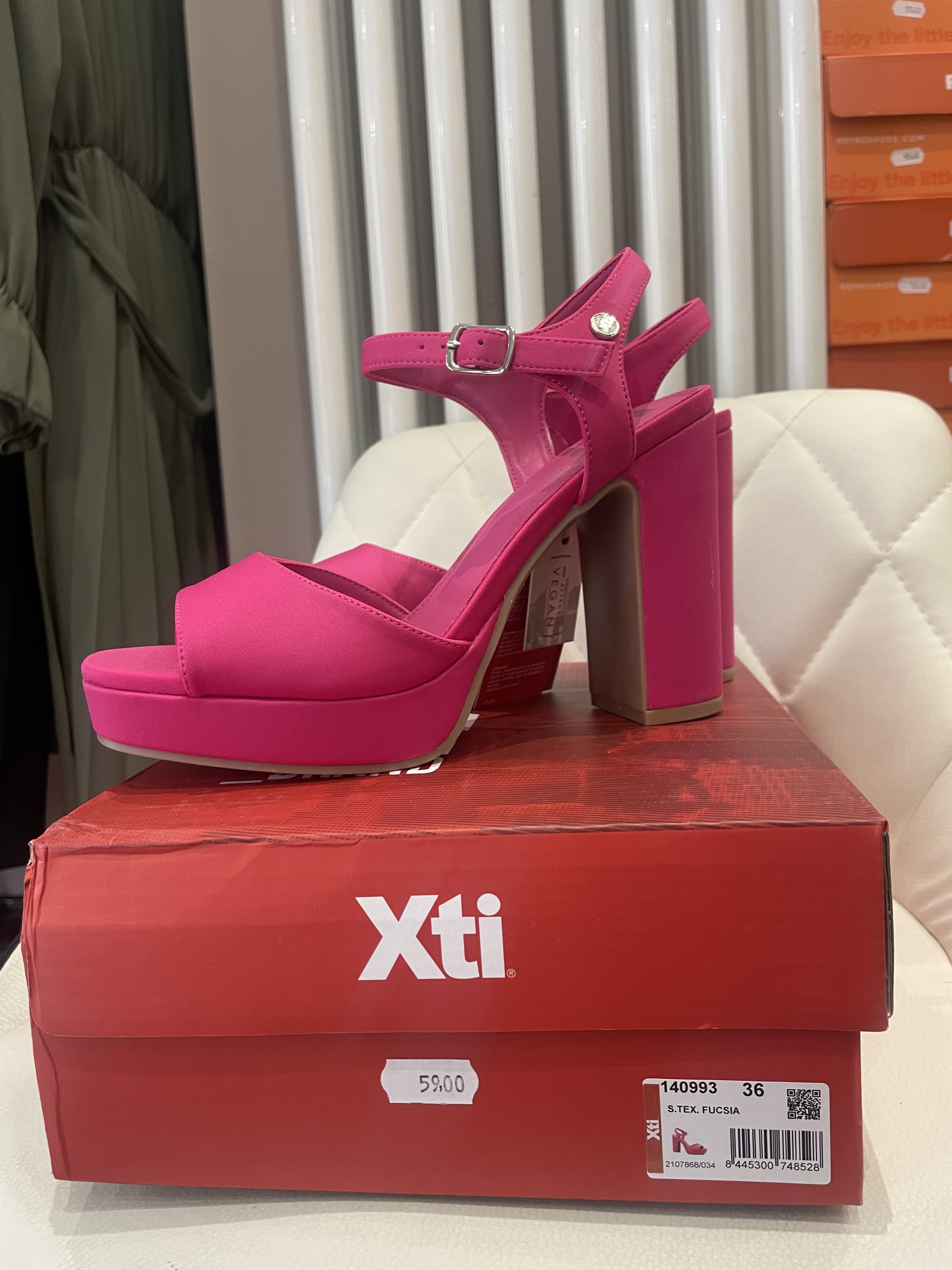 XTI SANDALO ALTO RASO