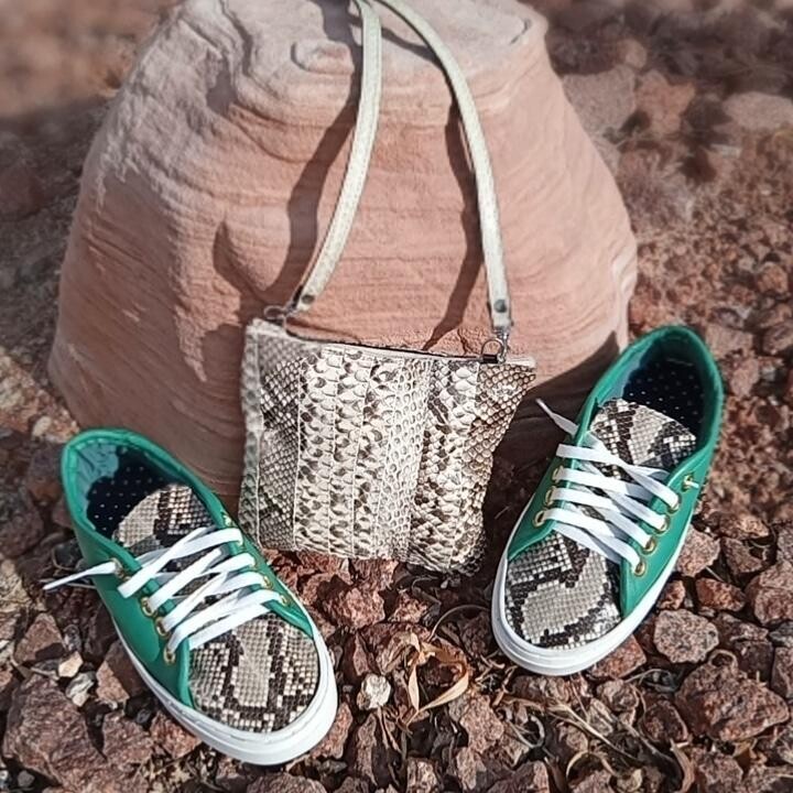 Female Tennis Shoe