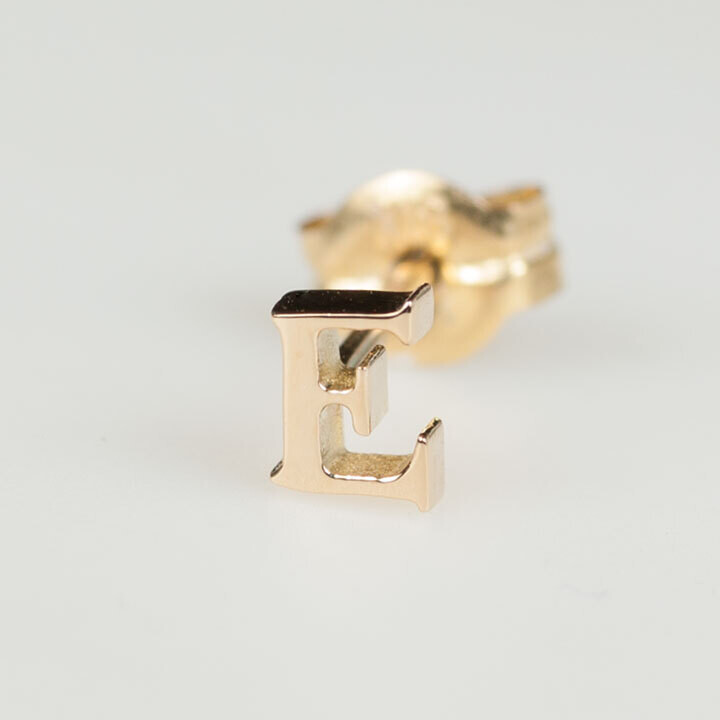 アルファベット・ピアス［E］