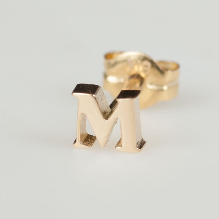 アルファベット・ピアス［M］