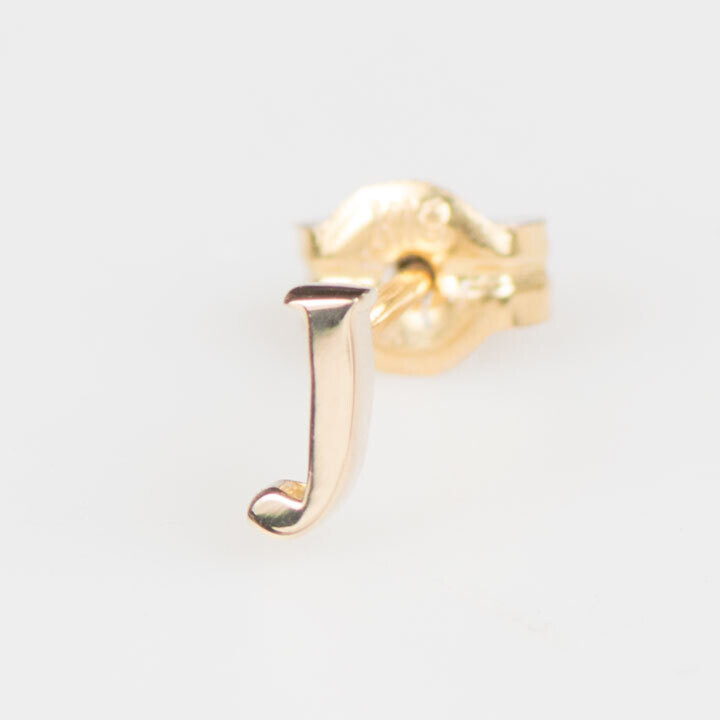 アルファベット・ピアス［J］