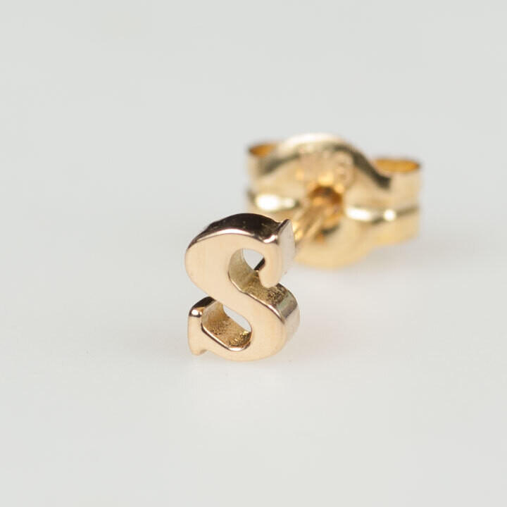 アルファベット・ピアス［S］