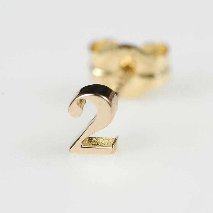 ラッキーナンバー・ピアス［2］
