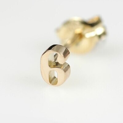 ラッキーナンバー・ピアス［6］