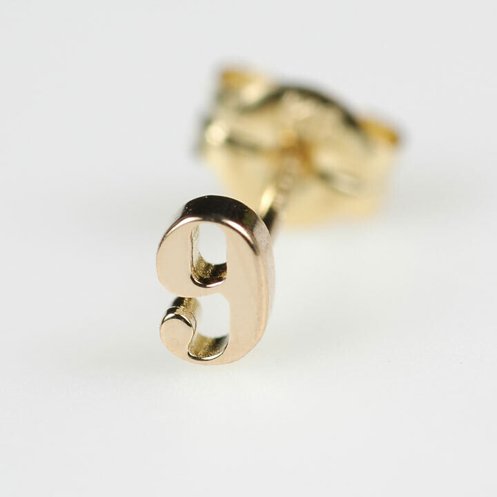 ラッキーナンバー・ピアス［9］