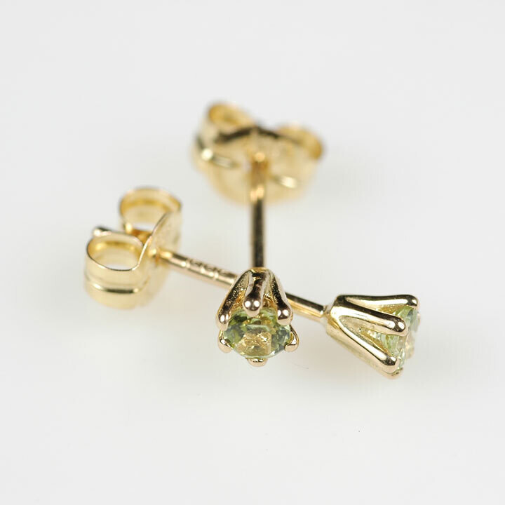 プリンセス・ピアス［8月：ペリドット］