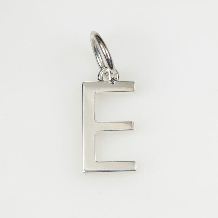 アルファベット・チャーム［E］