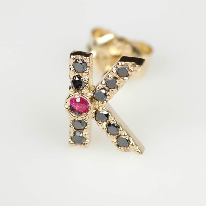 アルファベット / ブラック・ダイア・ピアス［K］