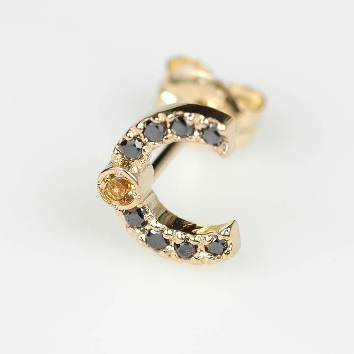 アルファベット / ブラック・ダイア・ピアス［C］