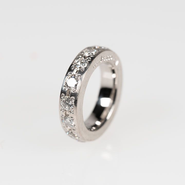 アベニュー・ベイビー・リング［プラチナ］