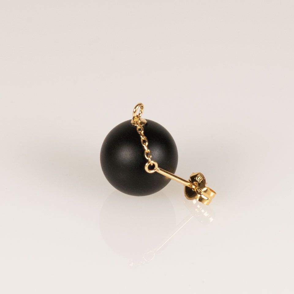 オニキス・ボール・ピアス［ドロップ］