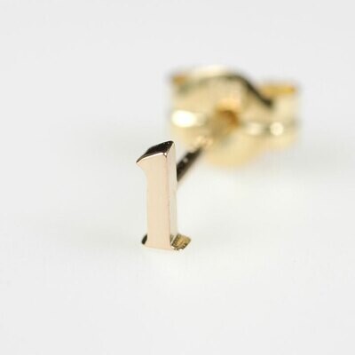 ラッキーナンバー・ピアス［1］