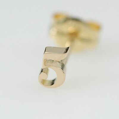 ラッキーナンバー・ピアス［5］