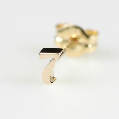 ラッキーナンバー・ピアス［7］