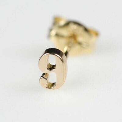 ラッキーナンバー・ピアス［9］