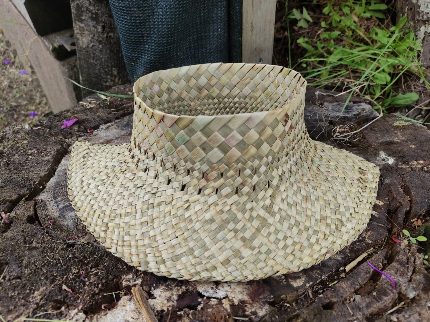 Natural harakeke visor