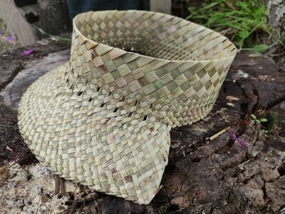 Natural harakeke visor