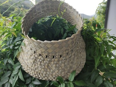 Natural harakeke visor