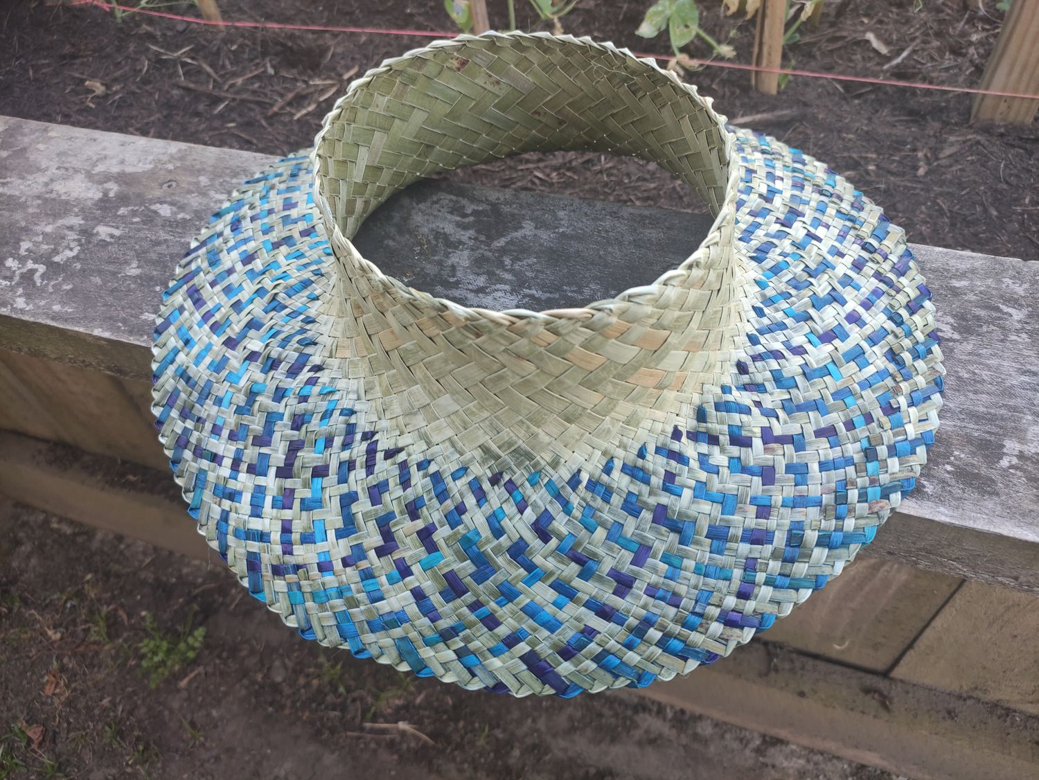 Natural harakeke pōtae with blues in brim