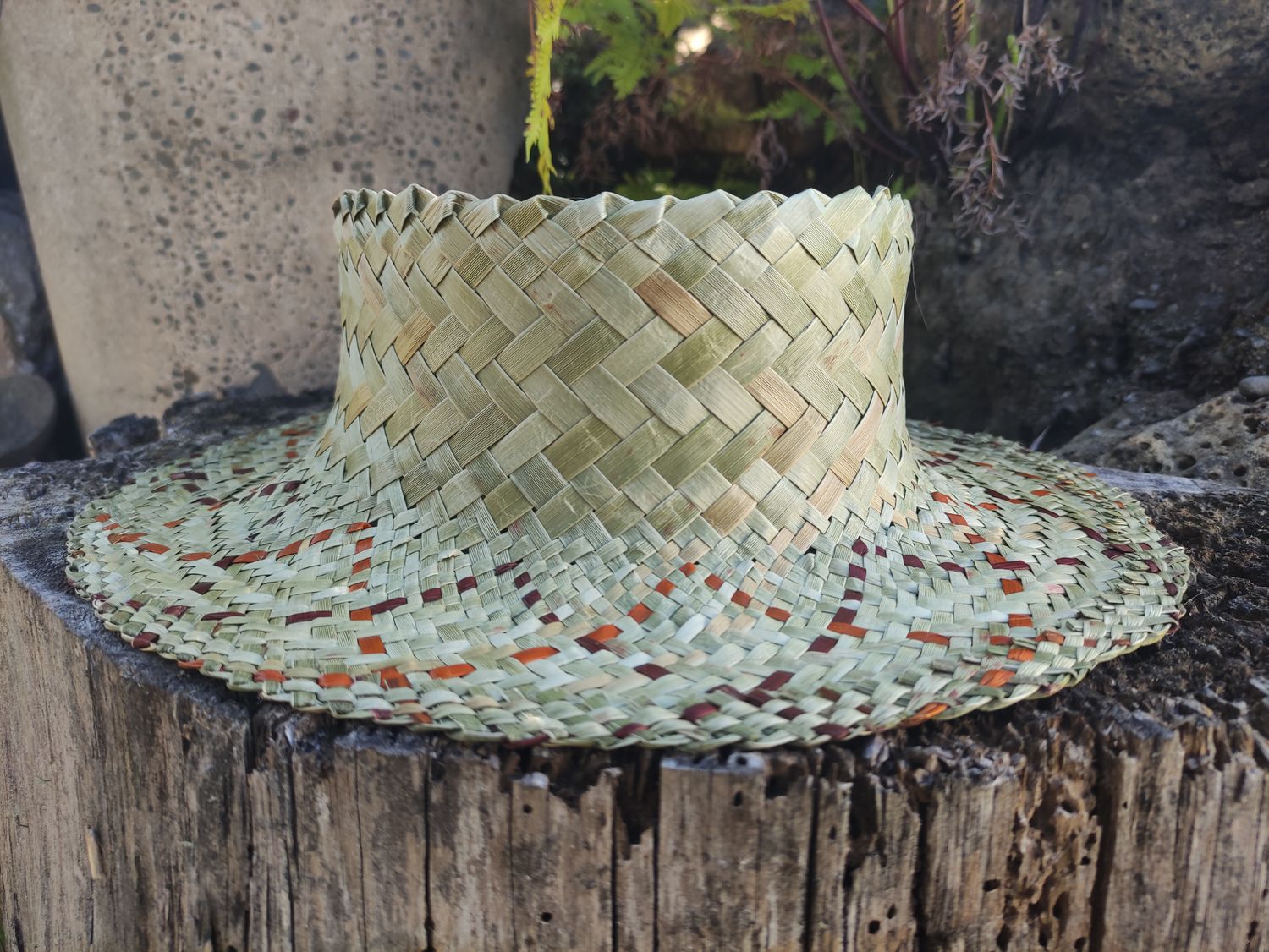Natural harakeke pōtae with brown &amp; orange in brim
