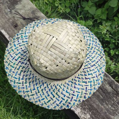 Natural harakeke pōtae with blues in brim