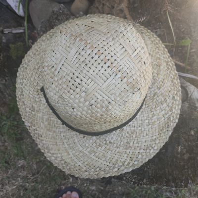 Natural harakeke pōtae with chin strap