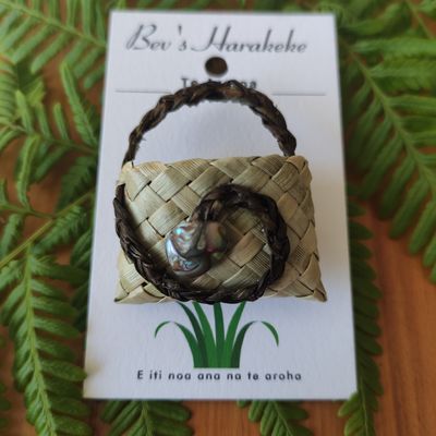 Natural kete brooch with dark brown handle &amp; paua shell