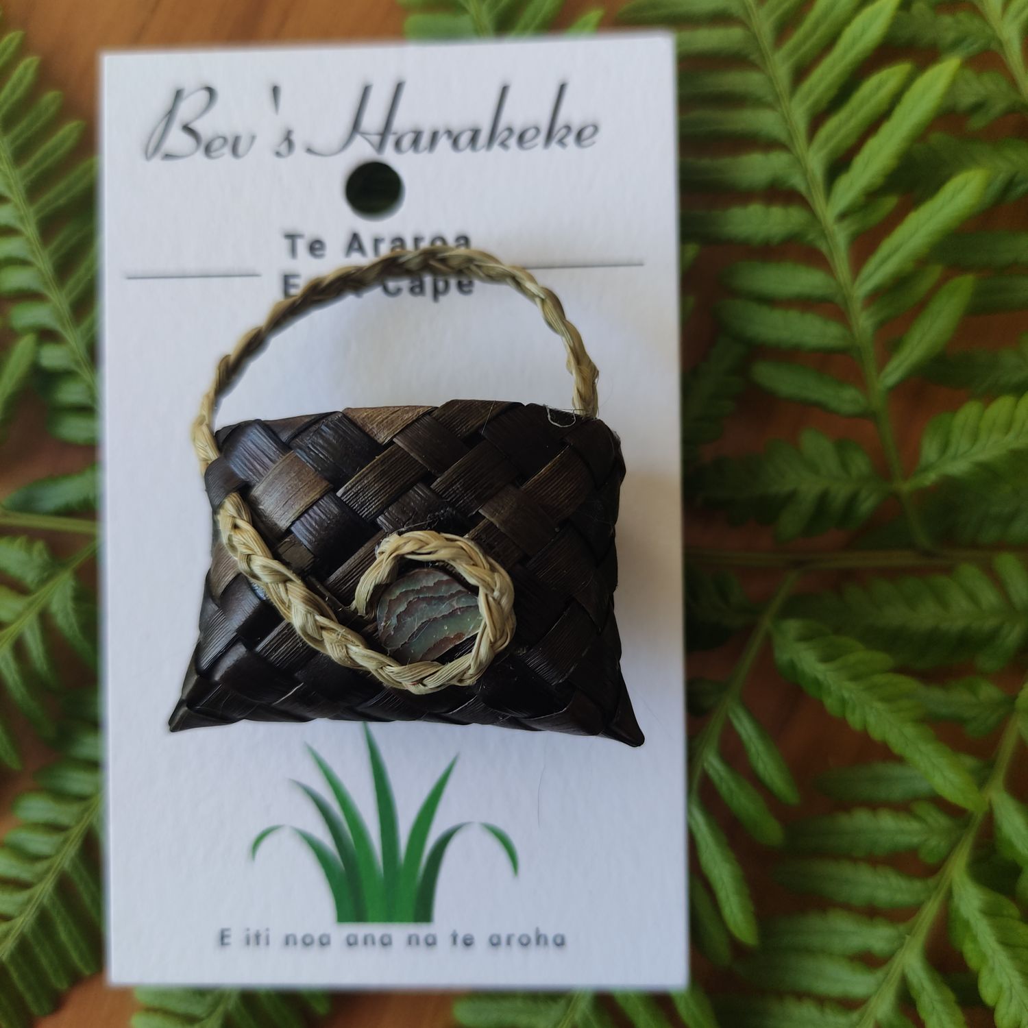 Dark brown kete brooch, natural handle &amp; paua shell