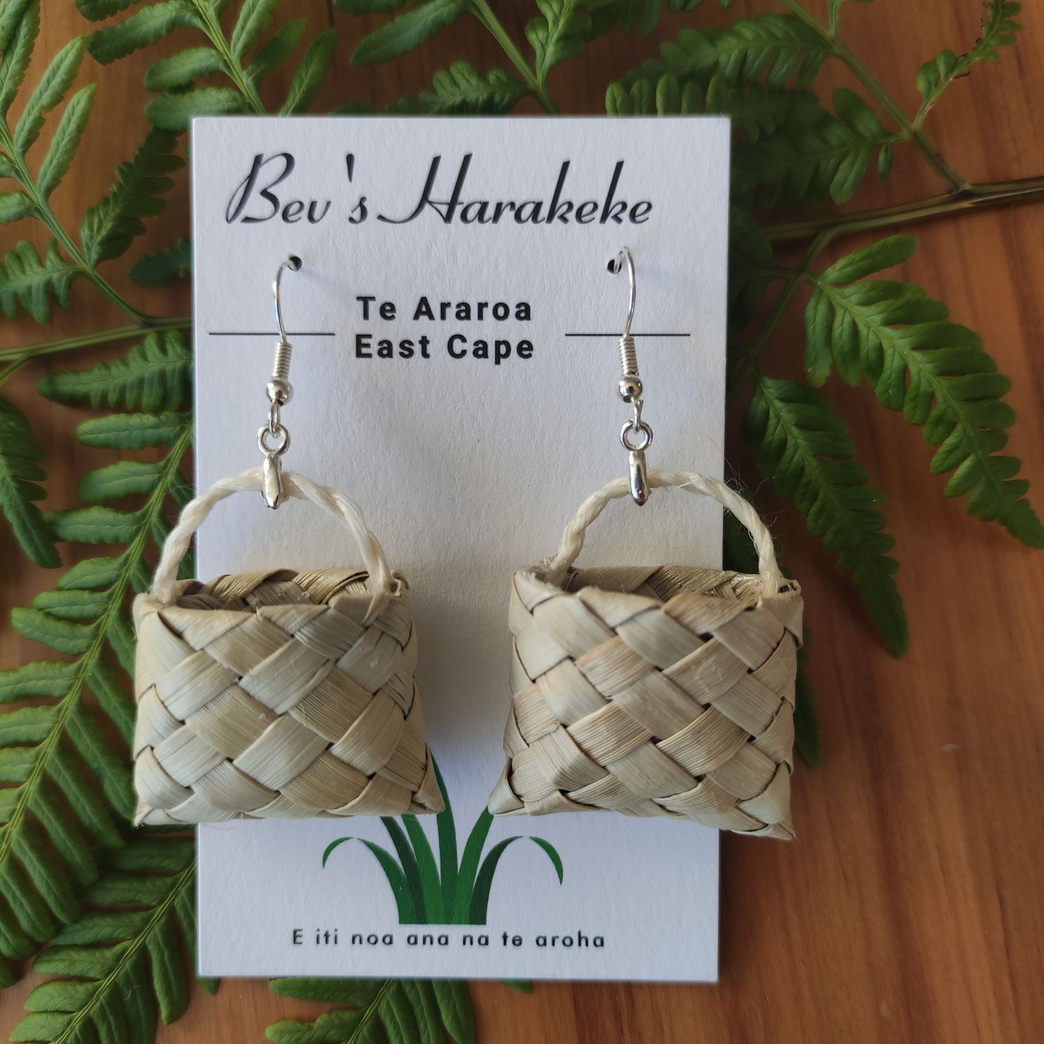 Natural harakeke mini-kete earrings, muka handles