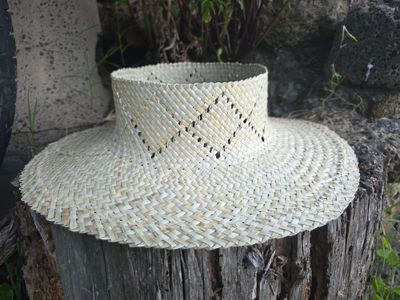 All natural harakeke pōtae