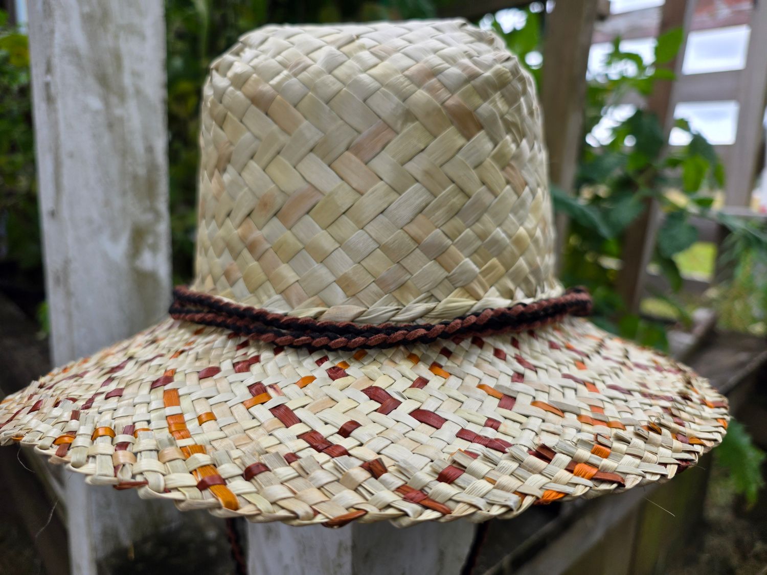 Natural harakeke pōtae with chin strap