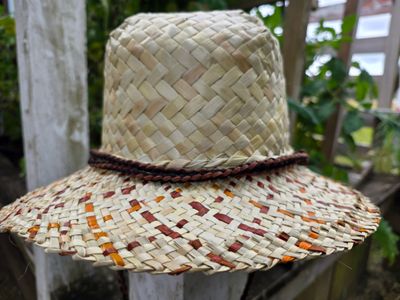 Natural harakeke pōtae with chin strap