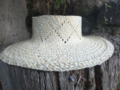 All natural harakeke pōtae