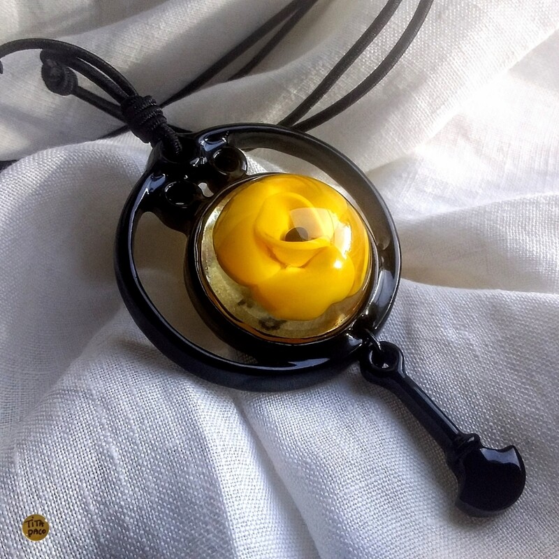 Collier fleur jaune Art Nouveau 