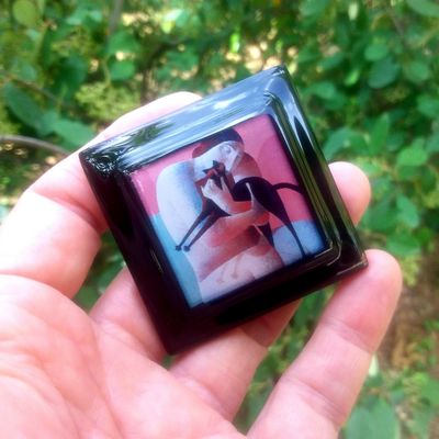 Broche Carrée Le Bisou