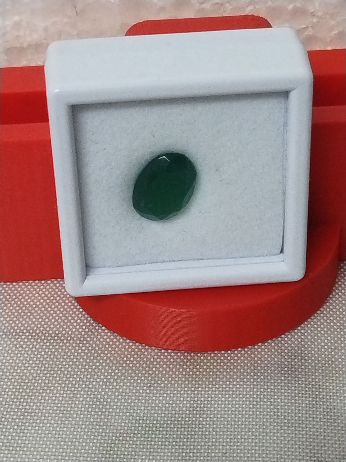 5.55 cts oval Emerald