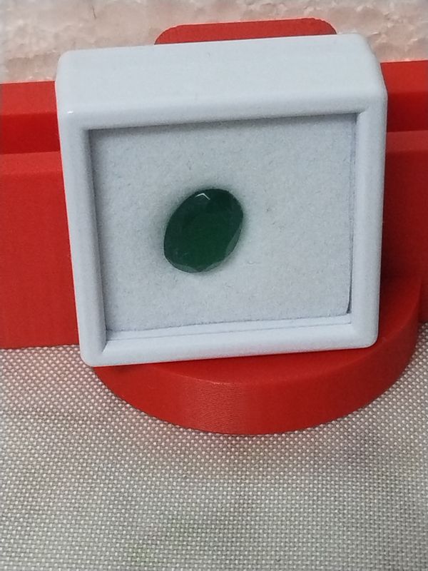 5.55 cts oval Emerald