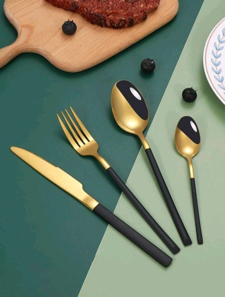 16 PC Stainless steel cutlery set.