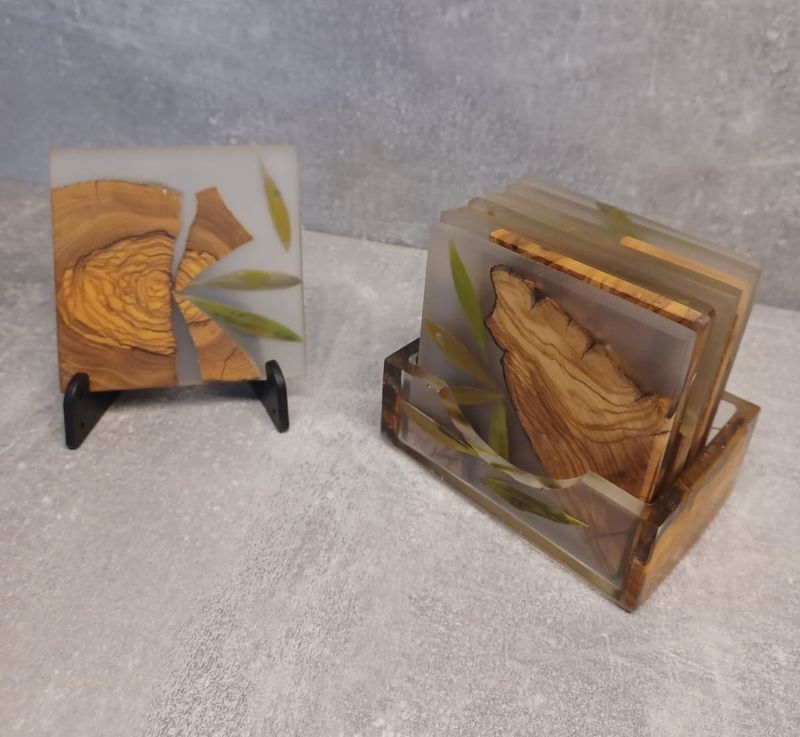 Untersetzer aus Olivenholz/Blatt und Epoxidharz