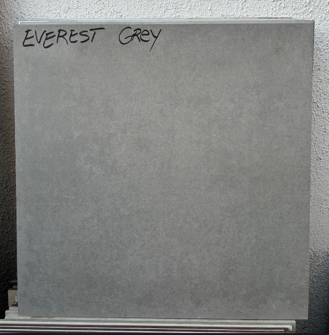 $ 14.990  M2 PORCELANATO EVEREST GREY 60x60 CMS                                        CAJA 1,44 M2