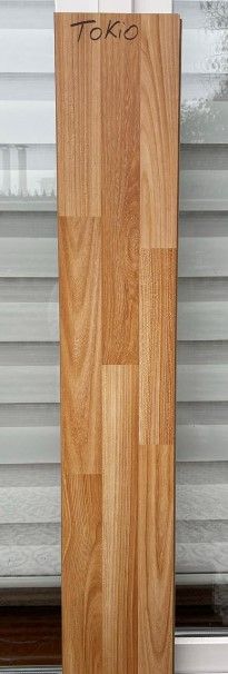 $9.990 M2  PISO FLOTANTE  8.0 MM TOKIO 20 CM X 1.2 MT CAJA  2,44 M2