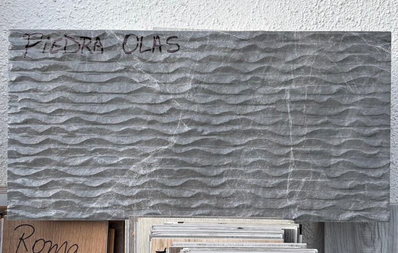 $12.990 M2 FACHALETA PORCELANATO PIEDRA OLAS 30X60 CM  CAJA 1.44 M2