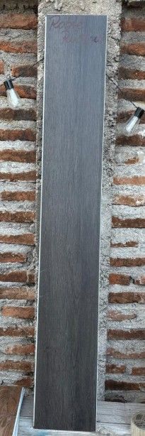 $17.990 M2 SPC ROBLE RUSTICO  5.5 MM  18 CM X  1.22 MT CAJA 2,195M2